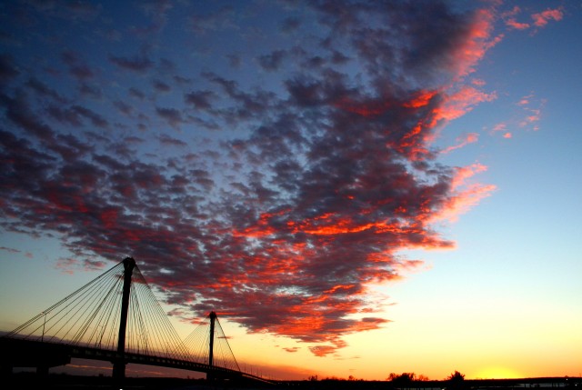 2010OCTAltonSunsetBridge20a