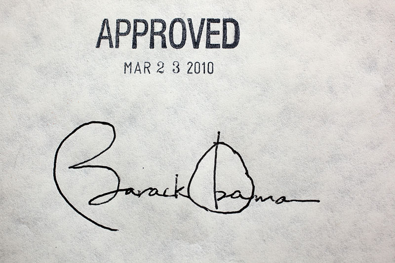 Obama_healthcare_signatureChuckKennedy